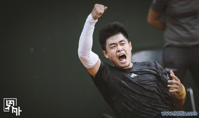 香港赛吴易昺强势晋级次轮 黄泽林双打首战告捷